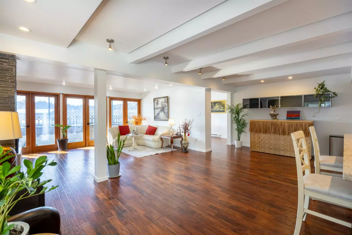 Breakfast Nook Photo of 936 Alderside Road, Port Moody, BC