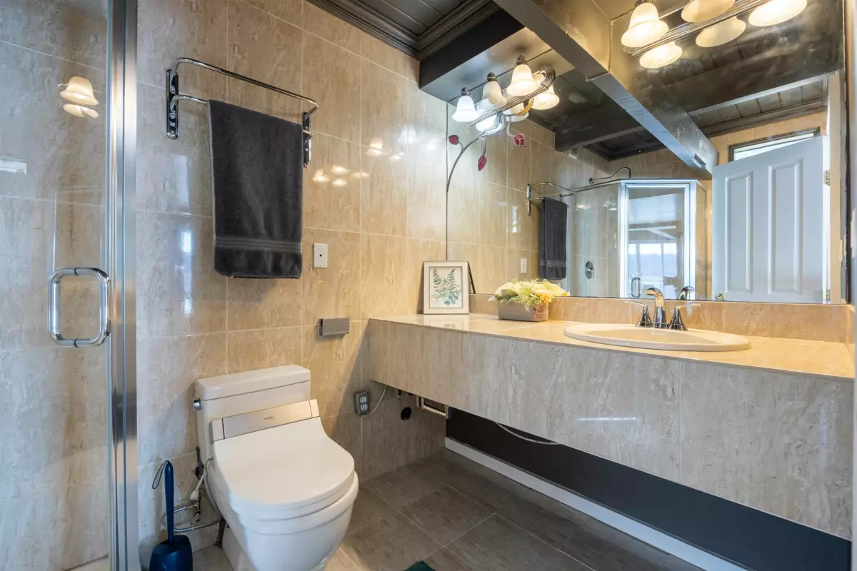 Entry Foyer Photo of 936 Alderside Road, Port Moody, BC