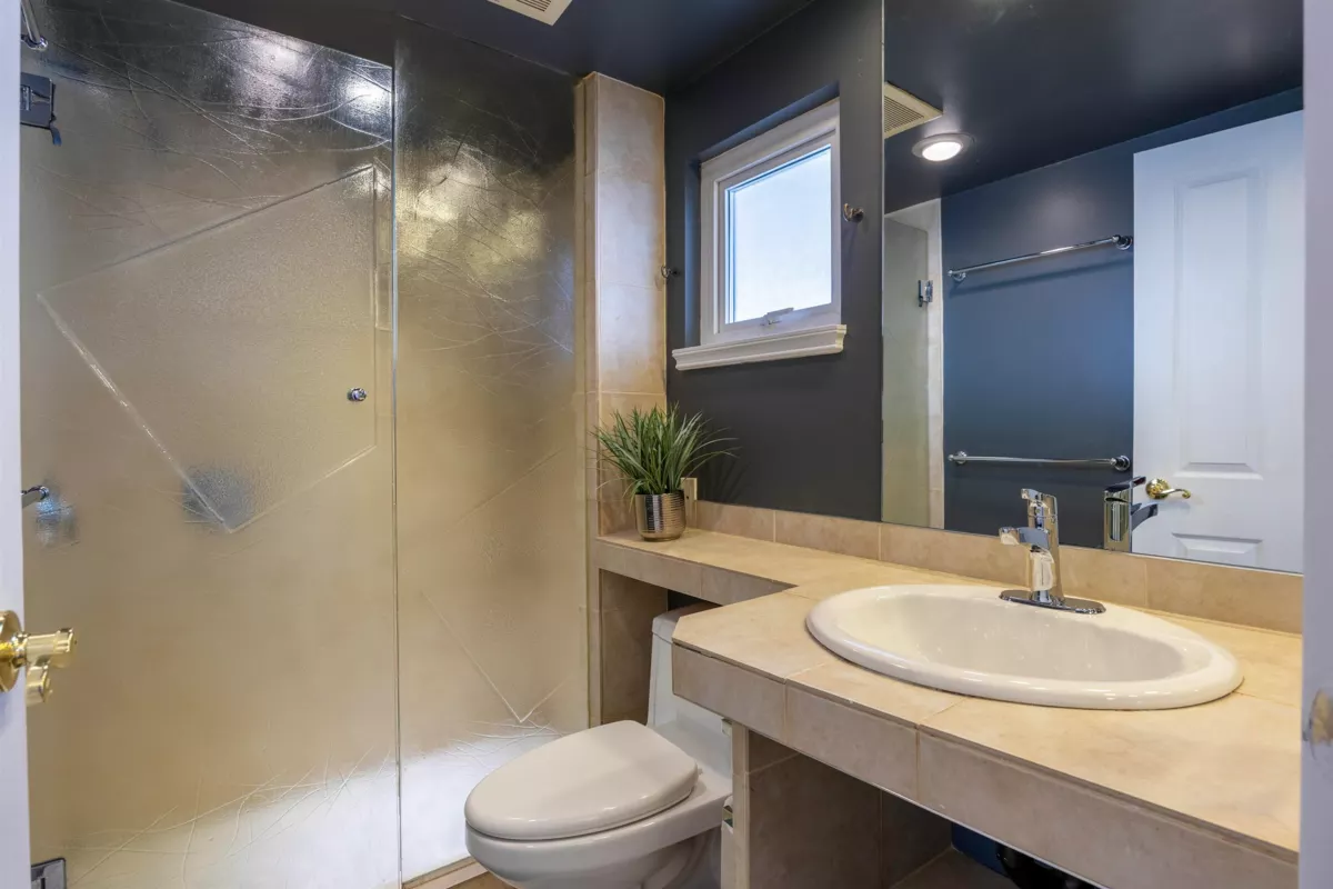 Garden / Landscaping Photo of 936 Alderside Road, Port Moody, BC