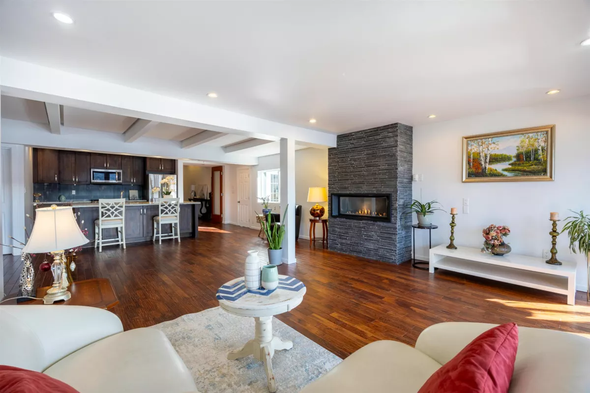 Kitchen Island Photo of 936 Alderside Road, Port Moody, BC