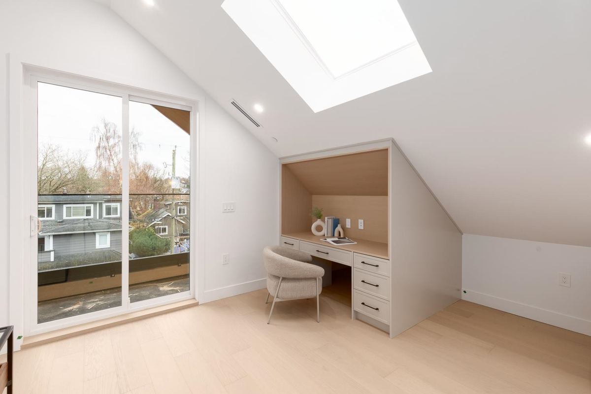 Entry Foyer Photo of 3 2976 W 13th Avenue, Vancouver, BC