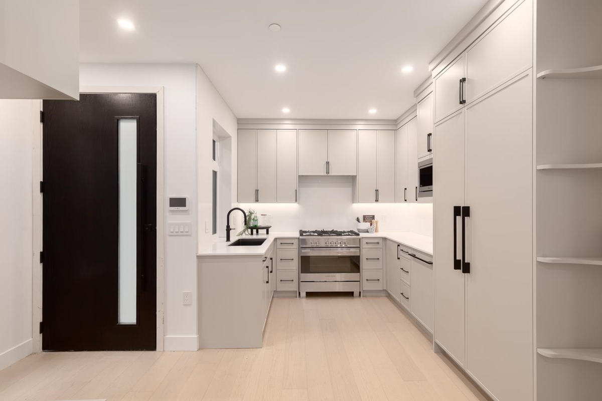 Family Room Photo of 3 2976 W 13th Avenue, Vancouver, BC