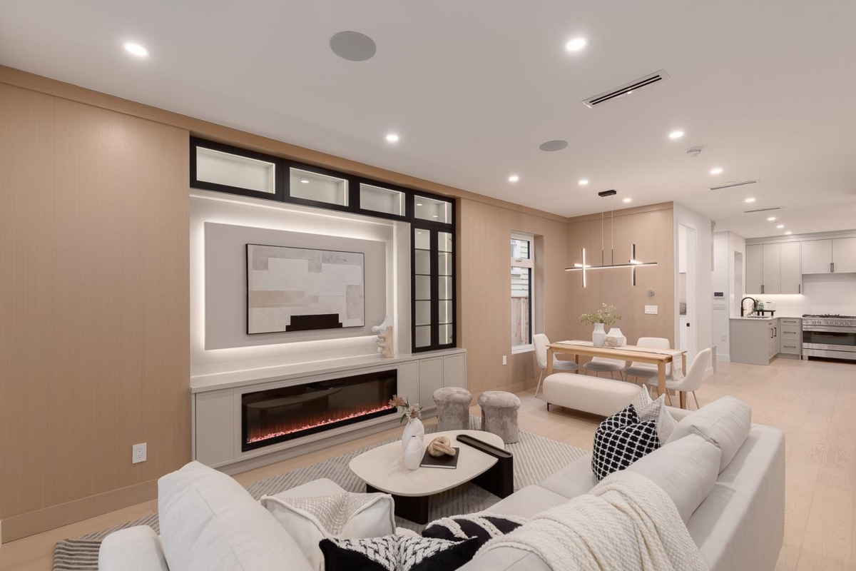 Walk-In Closet Photo of 3 2976 W 13th Avenue, Vancouver, BC