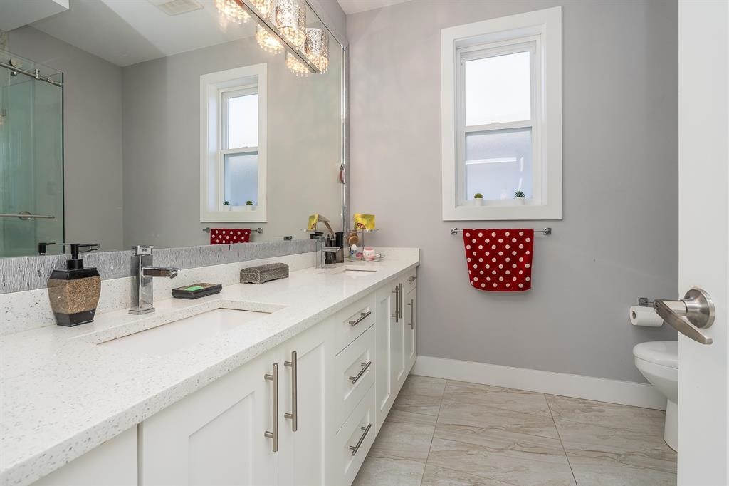 Entry Foyer Photo of 14036 60 Avenue, Surrey, BC