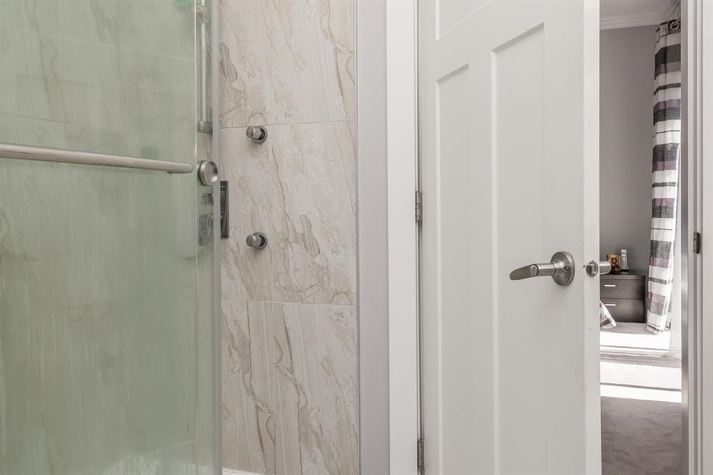 Hallway Photo of 14036 60 Avenue, Surrey, BC