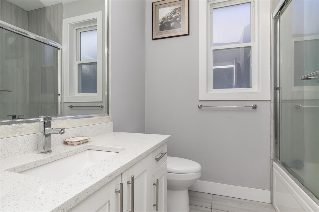 Powder Room Photo of 14036 60 Avenue, Surrey, BC