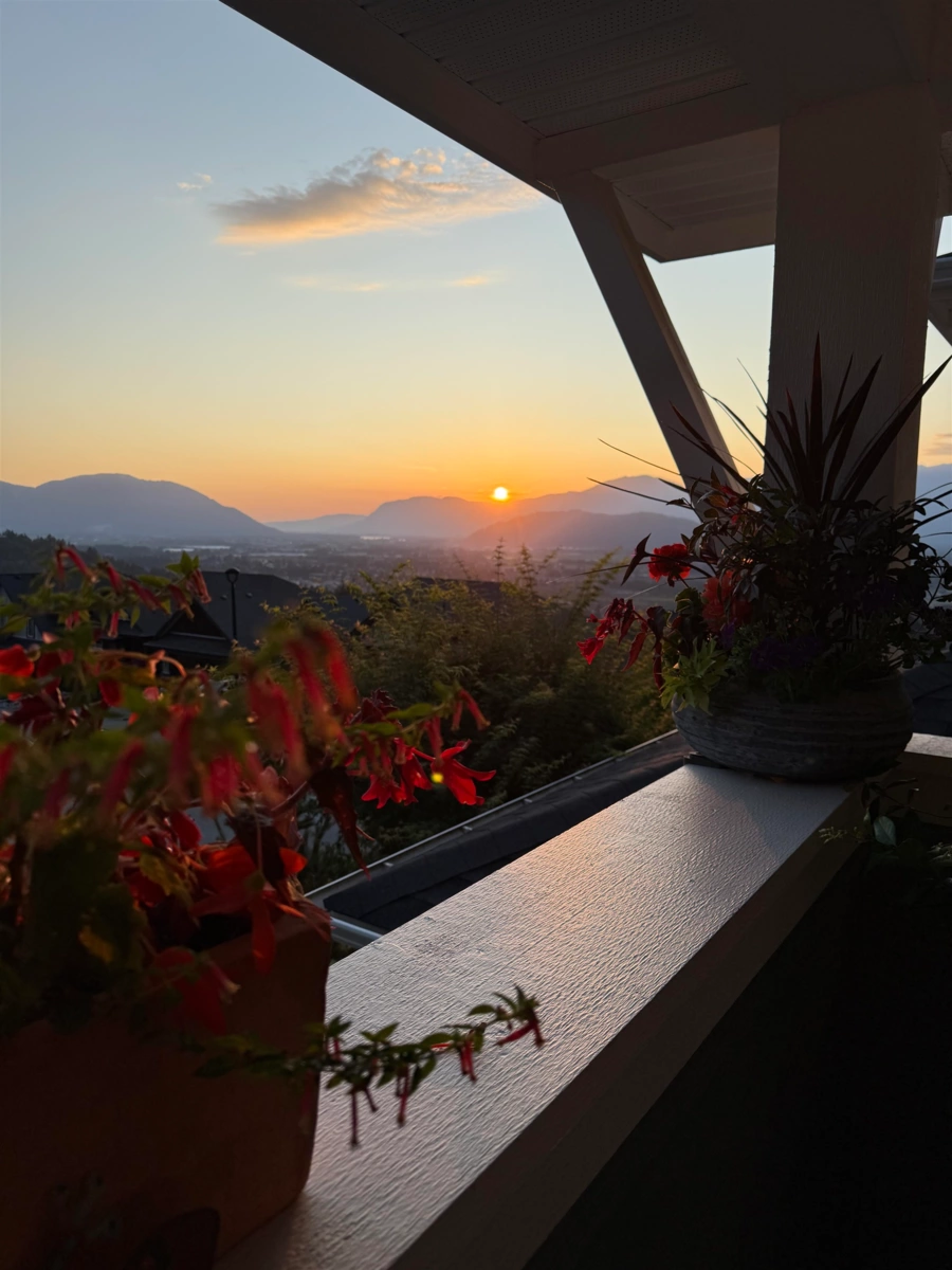 Kitchen Photo of 5522 Maclachlan Place, Chilliwack, BC