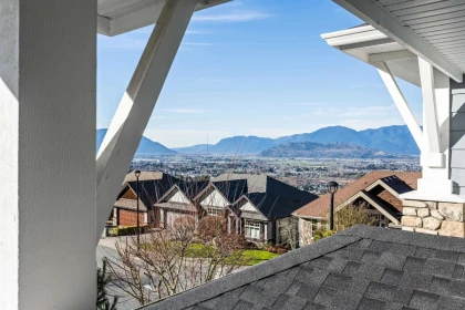 Hallway Photo of 5522 Maclachlan Place, Chilliwack, BC