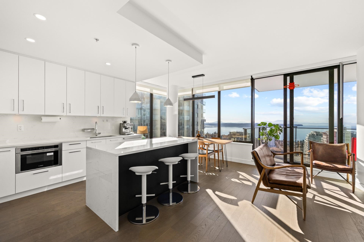 Dining Area Photo of 2104 1588 Johnston Road, Surrey, BC