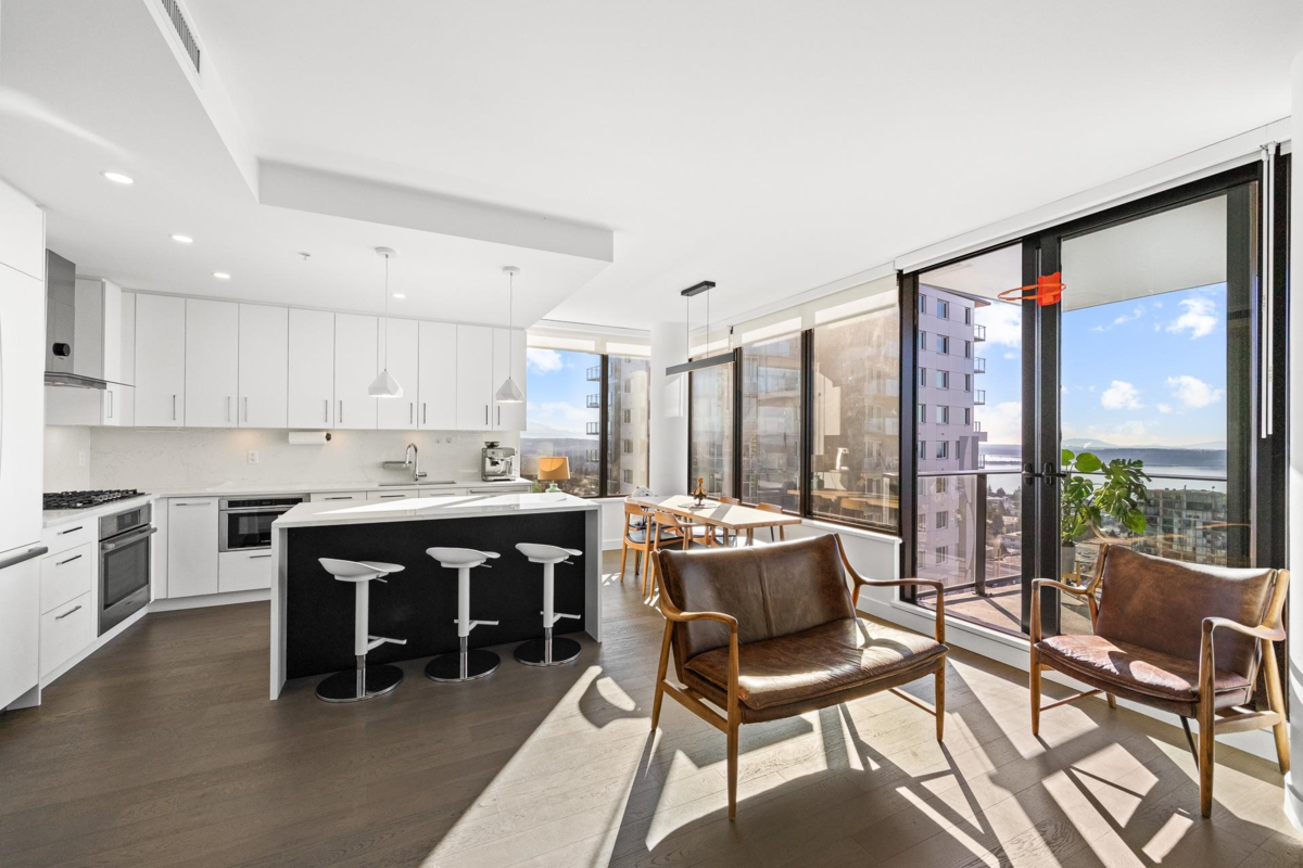 Kitchen Island Photo of 2104 1588 Johnston Road, Surrey, BC