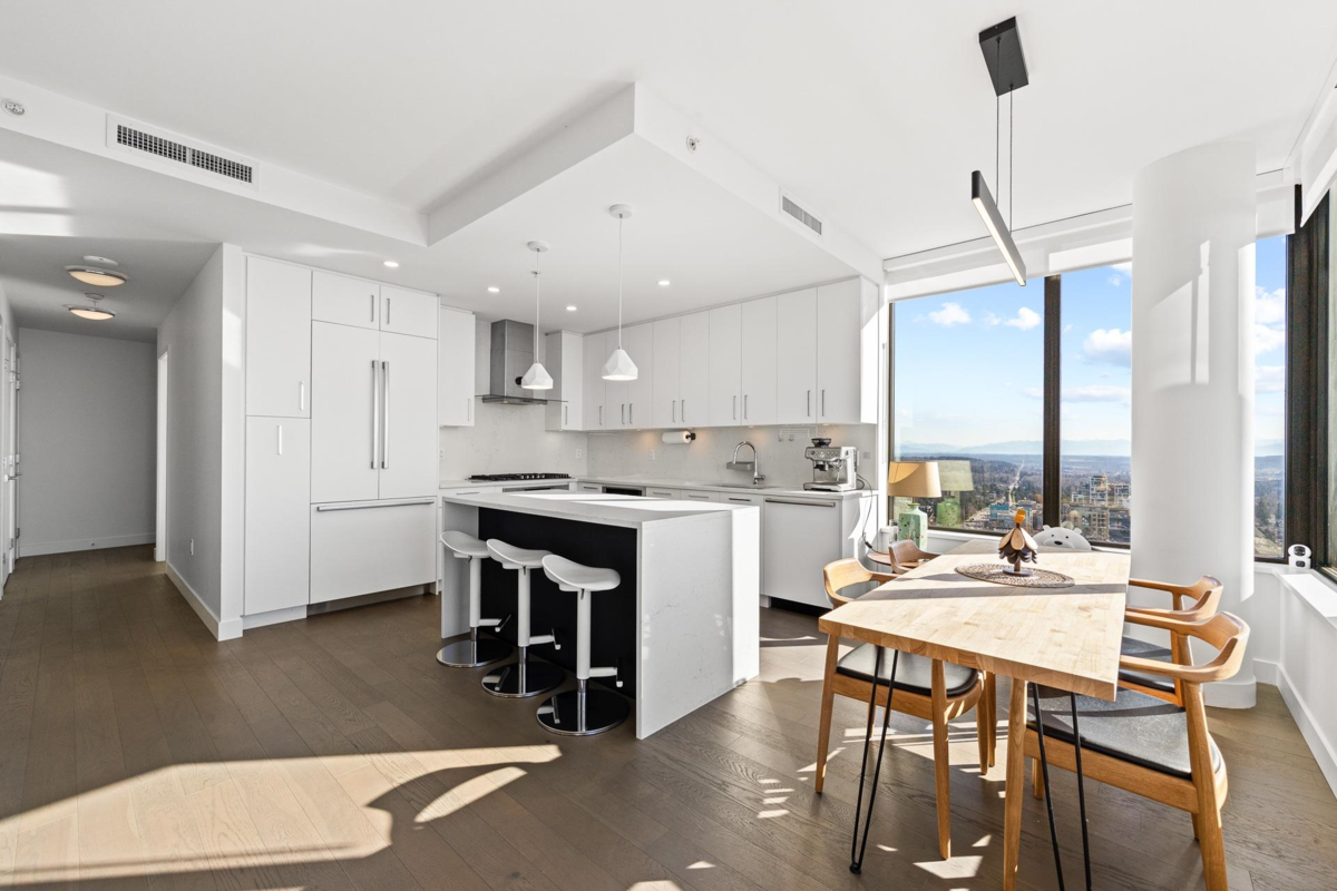 Kitchen Photo of 2104 1588 Johnston Road, Surrey, BC