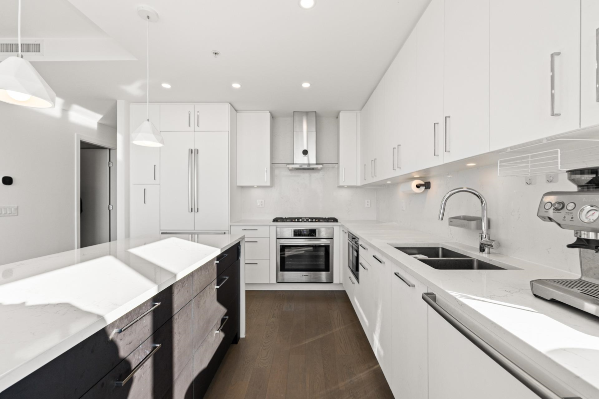 Pantry Photo of 2104 1588 Johnston Road, Surrey, BC