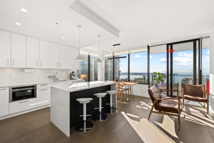 2104 1588 Johnston Road, Surrey, BC