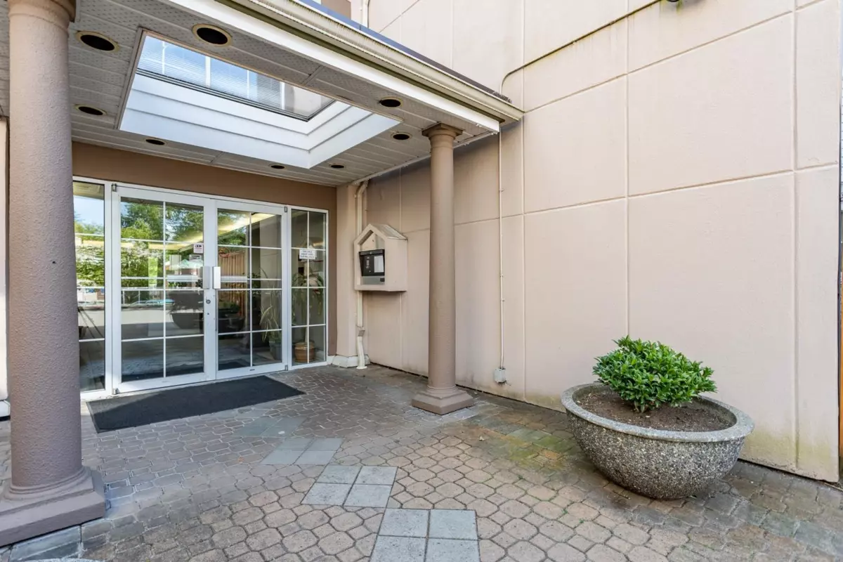 Family Room Photo of 401 2678 Dixon Street, Port Coquitlam, BC