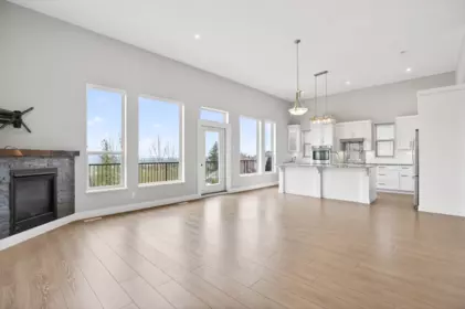 Kitchen Island Photo of 36390 Epworth Court, Abbotsford, BC