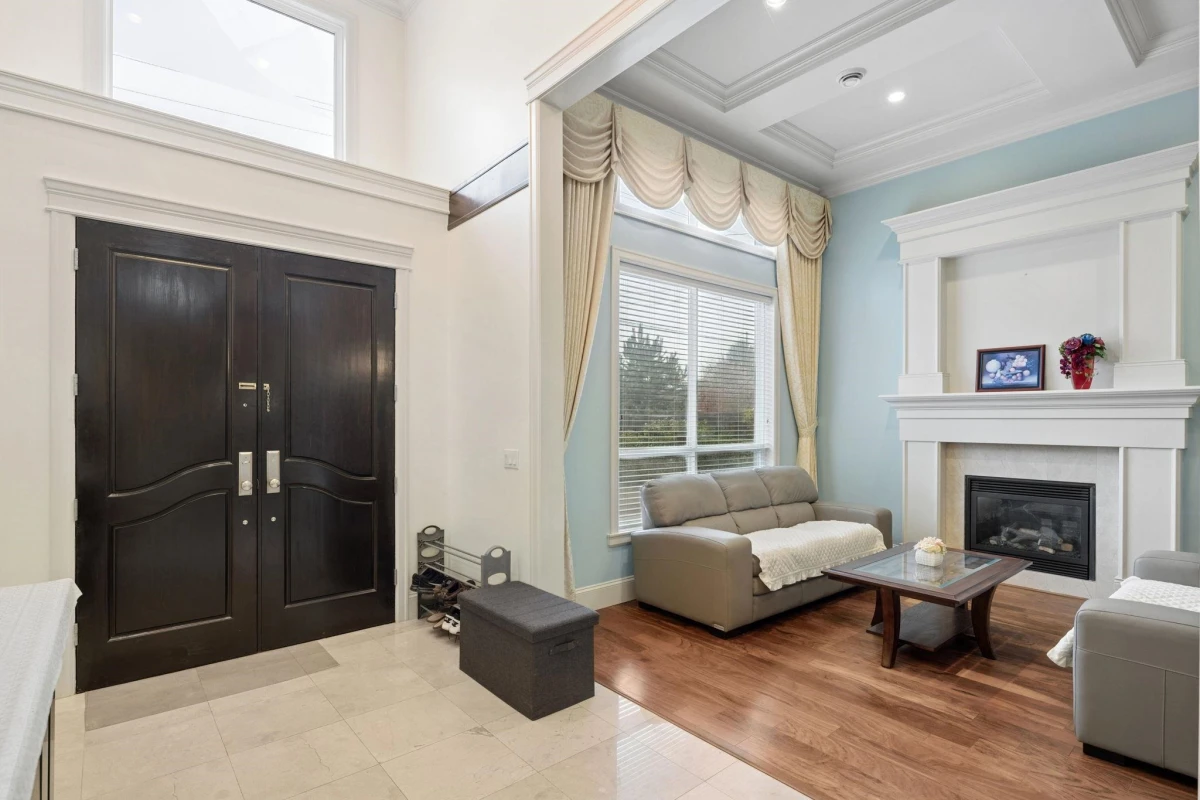 Living Room Photo of 9551 Saunders Road, Richmond, BC