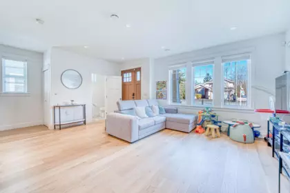 Entry Foyer Photo of 5684 Williams Road, Richmond, BC