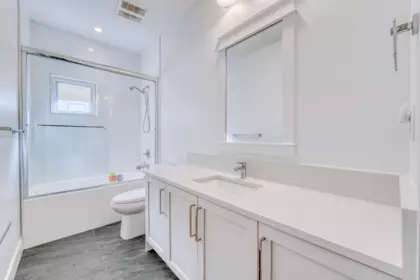 Kitchen Island Photo of 5684 Williams Road, Richmond, BC