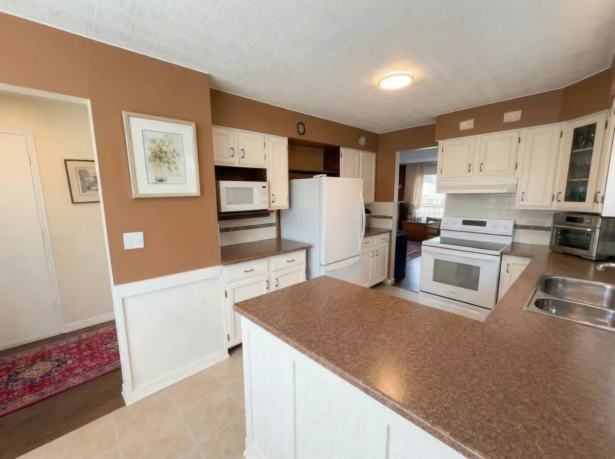 Dining Area Photo of 31 9265 122 Street, Surrey, BC