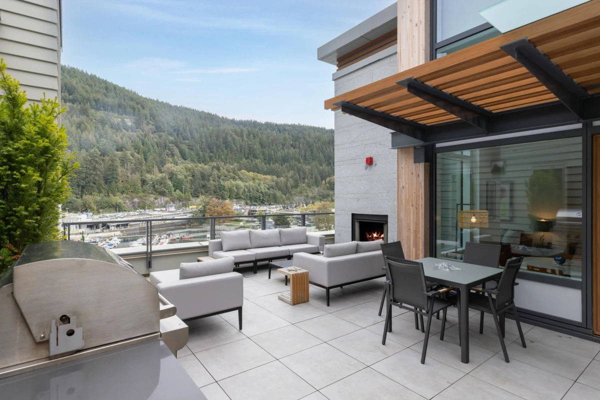 Living Room Photo of 706 6707 Nelson Avenue, West Vancouver, BC