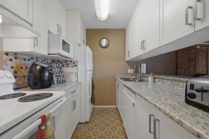 Kitchen Island Photo of 203 45875 Cheam Avenue, Chilliwack, BC