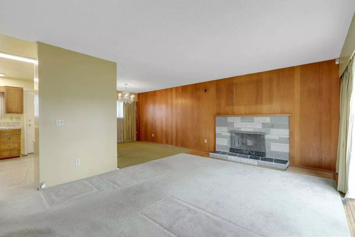 Dining Area Photo of 11050 Swan Crescent, Surrey, BC
