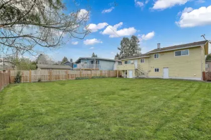 Hot Tub / Spa Photo of 11050 Swan Crescent, Surrey, BC