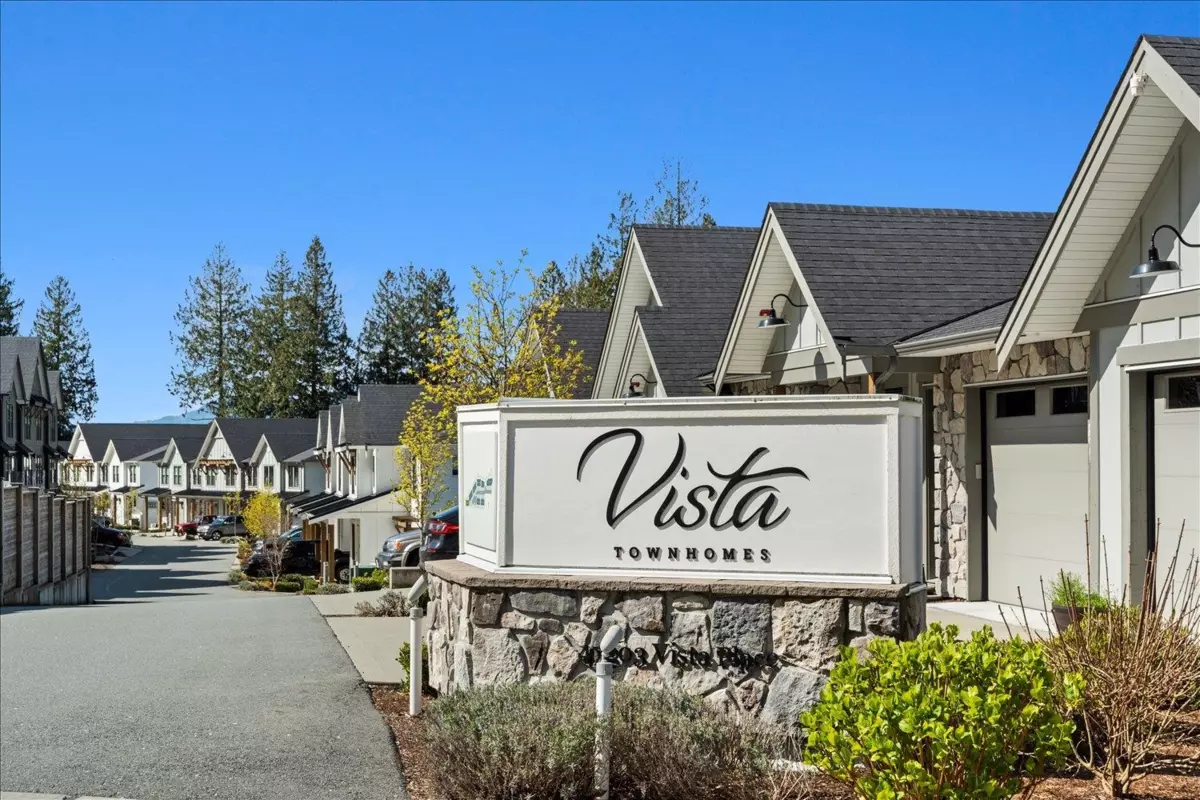 Living Room Photo of 3 47203 Vista Place, Chilliwack, BC