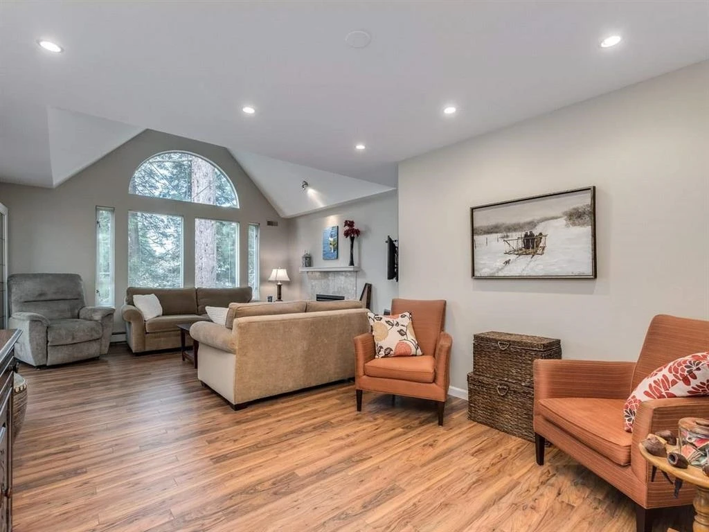 Dining Area Photo of 304 1675 Augusta Avenue, Burnaby, BC