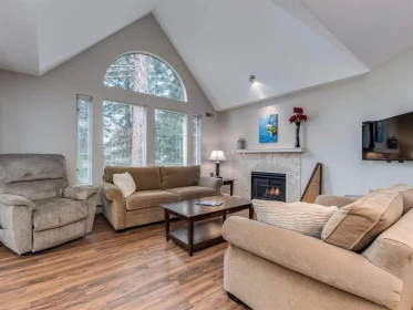 304 1675 Augusta Avenue, Burnaby, BC, Burnaby — Apartment/Condo for sale