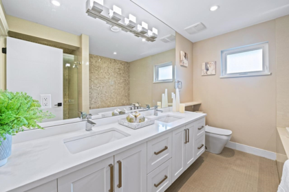 Laundry Room Photo of 839 W 20th Street, North Vancouver, BC