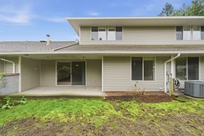 Front Yard Photo of 25 32615 Murray Avenue, Abbotsford, BC