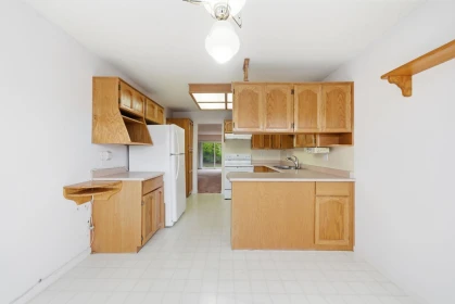 Kitchen Photo of 25 32615 Murray Avenue, Abbotsford, BC