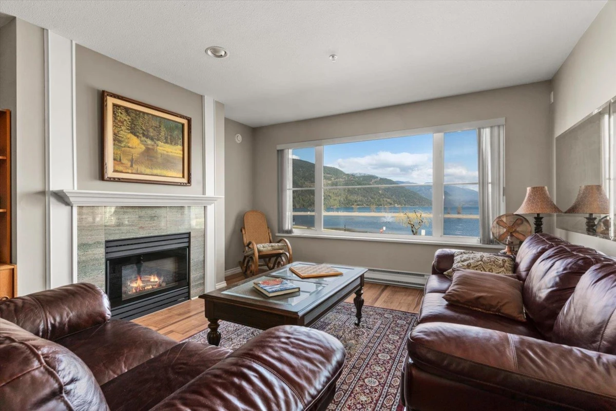 Dining Area Photo of 302 410 Esplanade Avenue, Harrison Hot Springs, BC