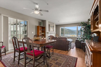 Breakfast Nook Photo of 302 410 Esplanade Avenue, Harrison Hot Springs, BC
