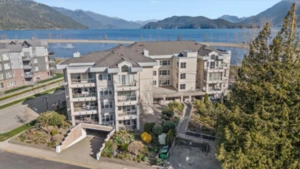 302 410 Esplanade Avenue, Harrison Hot Springs, BC