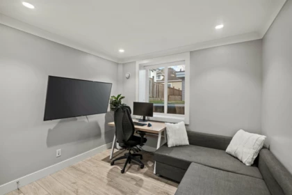 Hot Tub / Spa Photo of 1604 Hamilton Street, New Westminster, BC