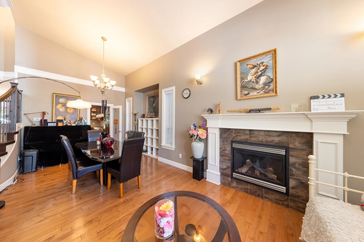 Living Room Photo of 9 3502 150a Street, Surrey, BC