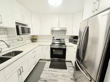 Kitchen Photo of 106 10720 138 Street, Surrey, BC