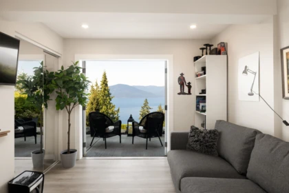 Hallway Photo of 195 Kelvin Grove Way, Lions Bay, BC