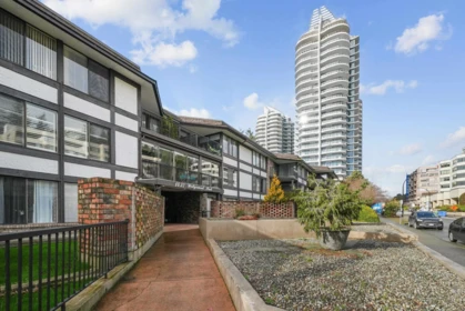 308 1437 Foster Street, White Rock, BC, White Rock — Apartment/Condo for sale