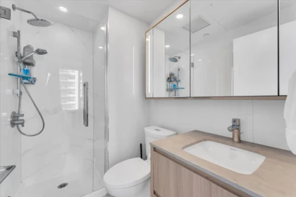 Guest Bathroom Photo of 805 15165 Thrift Avenue, Surrey, BC