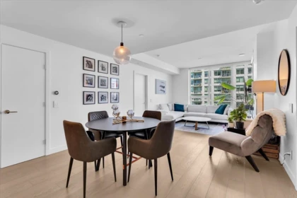 Kitchen Photo of 805 15165 Thrift Avenue, Surrey, BC