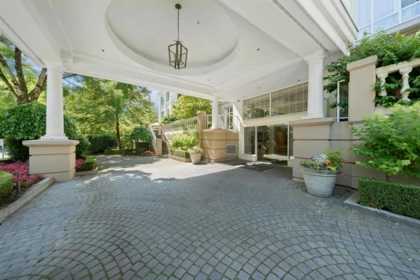 Front Yard Photo of 216 5735 Hampton Place, Vancouver, BC