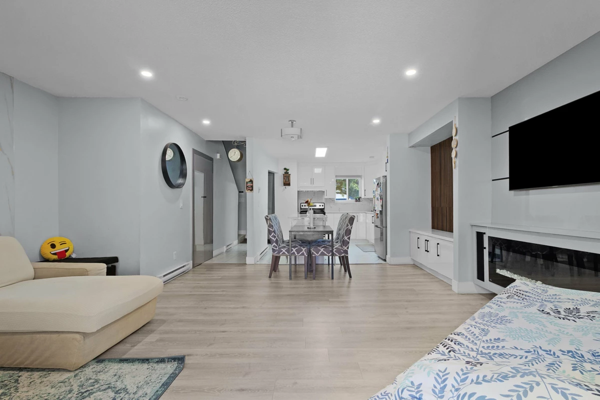 Family Room Photo of 77 6657 138 Street, Surrey, BC
