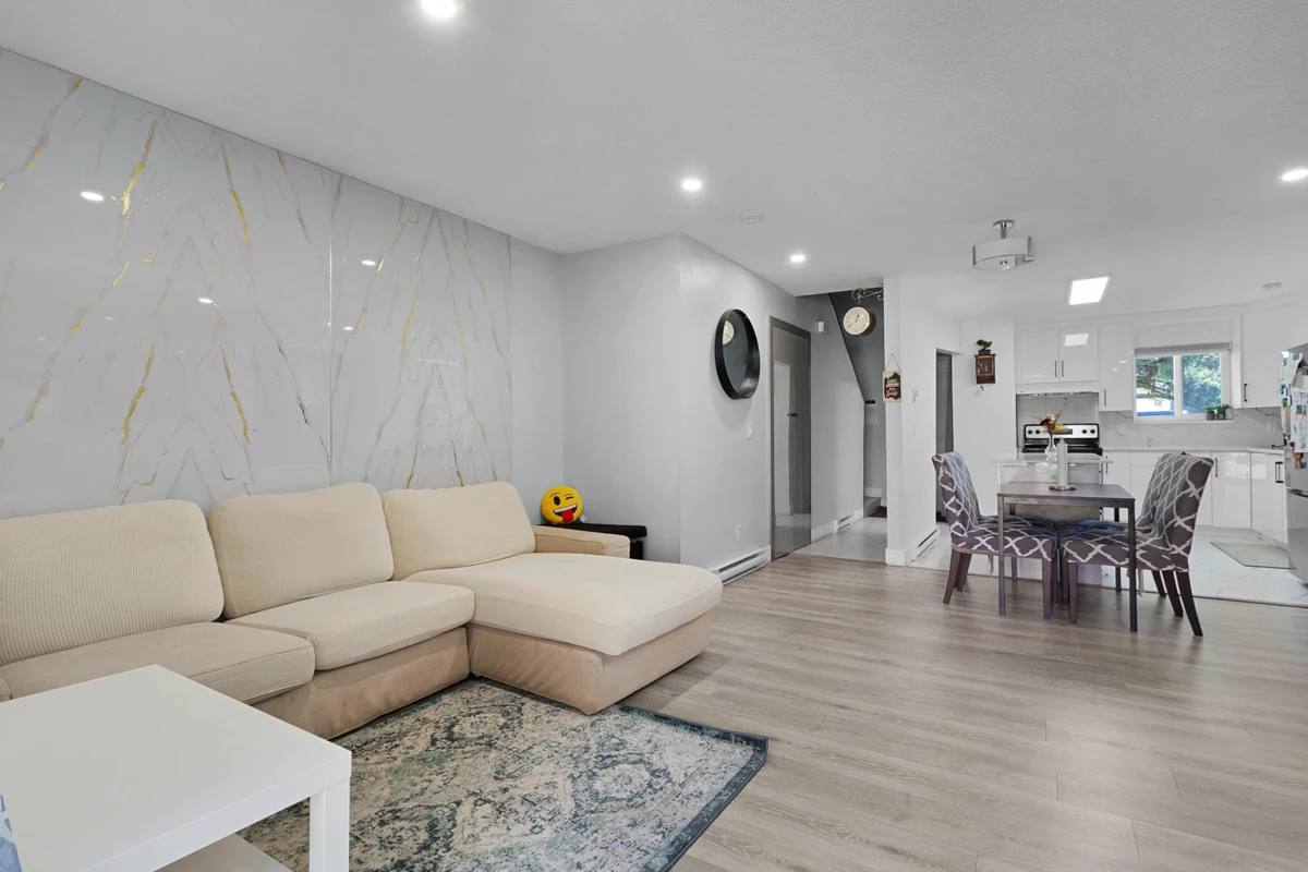 Living Room Photo of 77 6657 138 Street, Surrey, BC