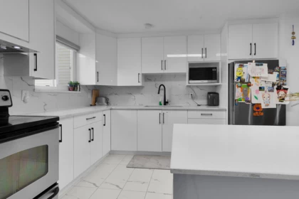 Kitchen Photo of 77 6657 138 Street, Surrey, BC