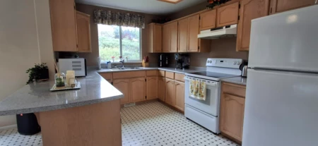 Kitchen Island Photo of 2925 Cliffrose Crescent, Coquitlam, BC