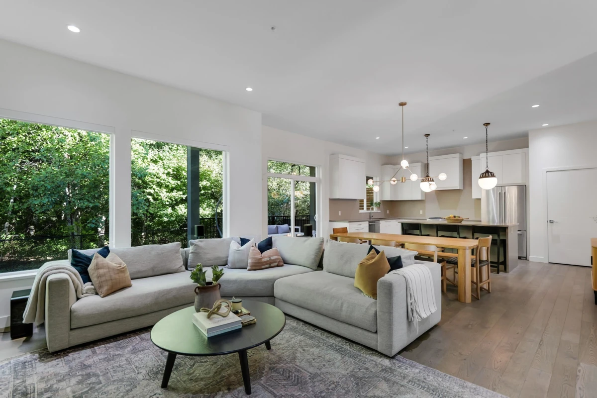 Dining Area Photo of 39349 Falcon Crescent, Squamish, BC