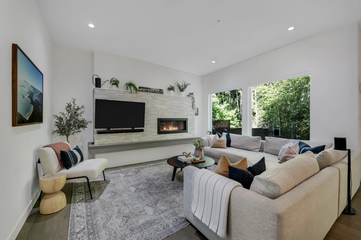 Living Room Photo of 39349 Falcon Crescent, Squamish, BC